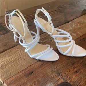 Strap he Jessica Simpson heels